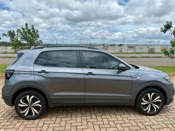 VOLKSWAGEN T-CROSS 1.0 200 TSI TOTAL FLEX COMFORTLINE AUTOMÁTICO